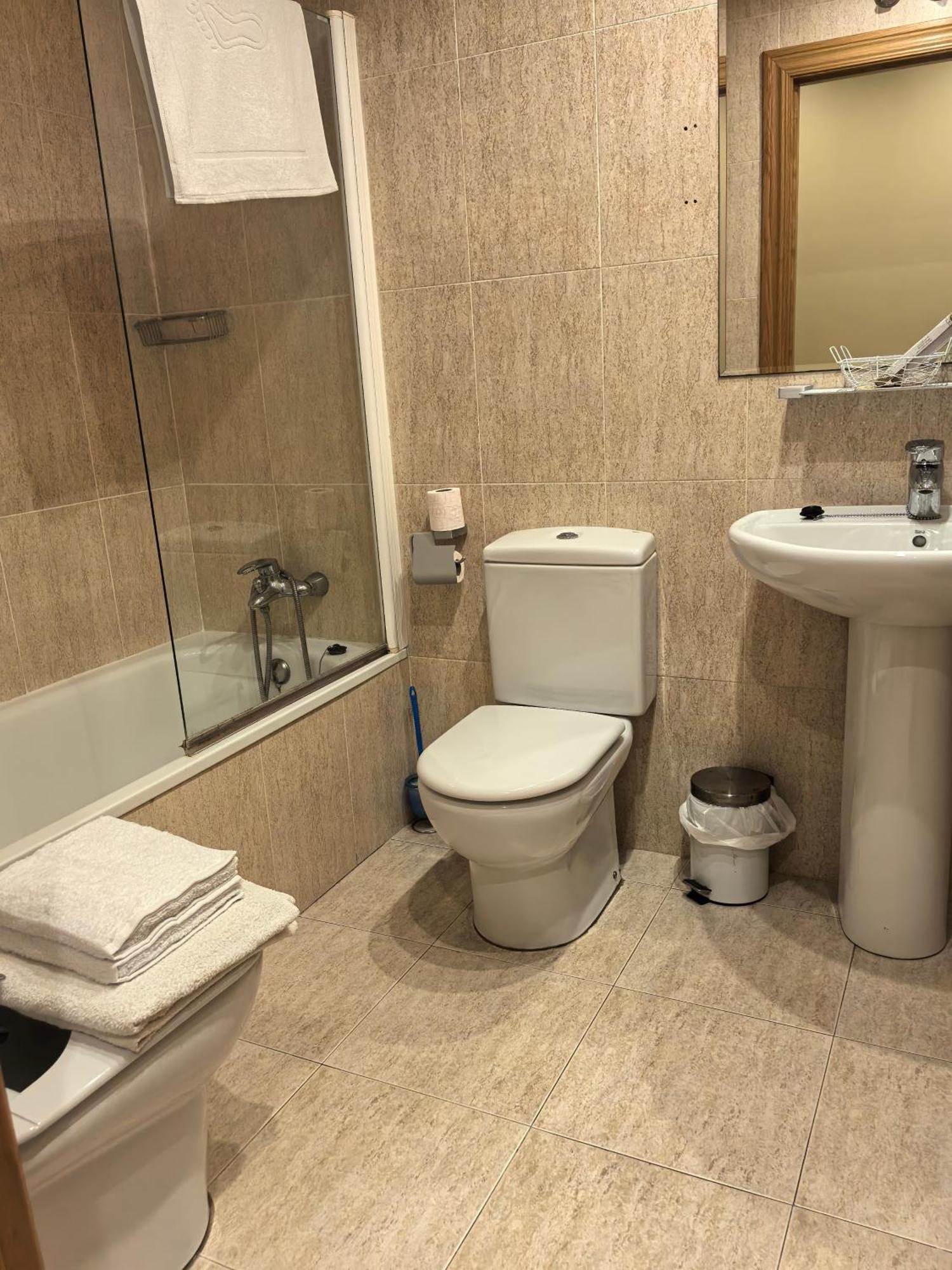 Hostal San Isidro Autol Bagian luar foto